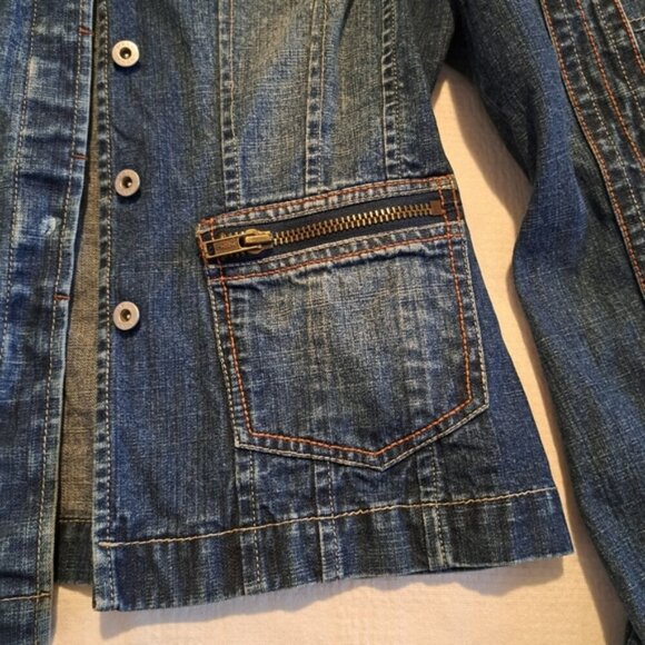 MEXX women's size 8 distressed jean jacket, form fitting style - Picture 4 of 9